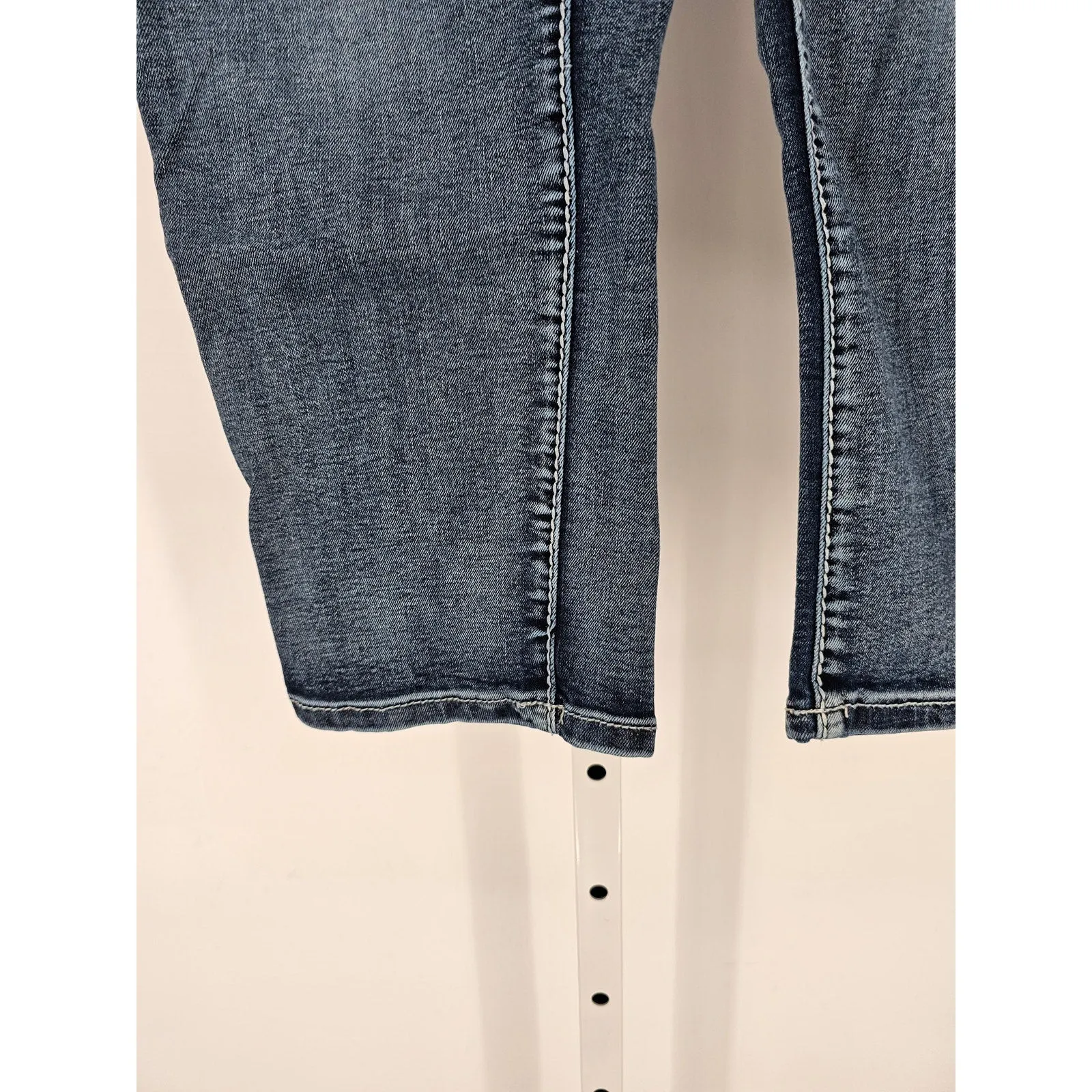 Apt 9 Womens Sz 10 Cropped Slim Leg Blue Jeans Thick Stitch Flap Pocket