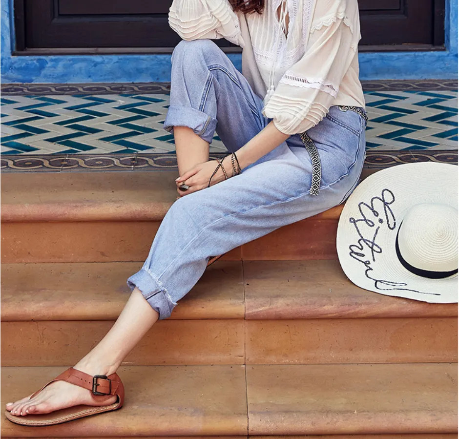 ARTKA HIGH RISE MOM JEANS IN LIGHT BLUE